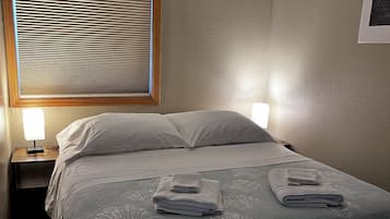 2 habitaciones, tabla de planchar con plancha, wifi y ropa de cama
