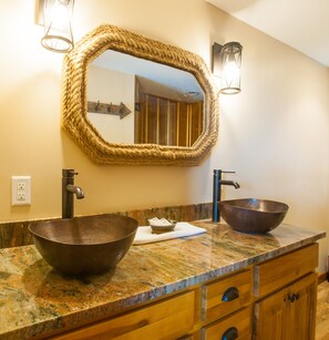 Interior - Come pet the farm animals and enjoy mountain views (Leicester)