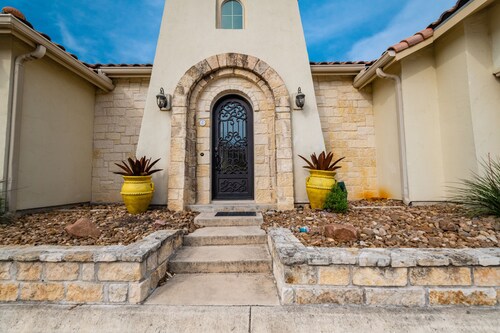 Luxury & Spacious 3 bed / 3 Bath Villa in Gated Community - Great for Families