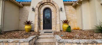 Luxury & Spacious 3 bed / 3 Bath Villa in Gated Community - Great for Families