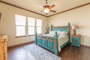 3 slaapkamers, een bureau, een strijkplank/strijkijzer, gratis wifi