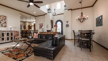 TV connectée, cheminée, lecteur de DVD, chaîne hi-fi