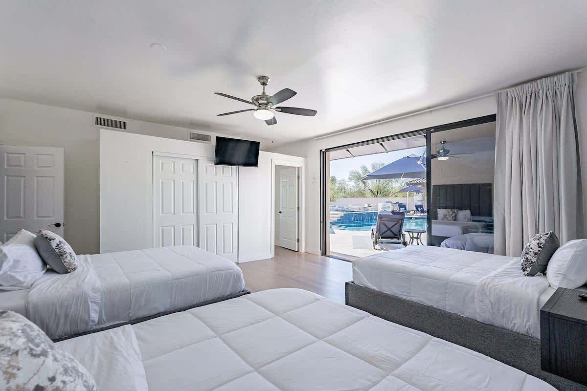 9 bedrooms, desk, iron/ironing board, WiFi