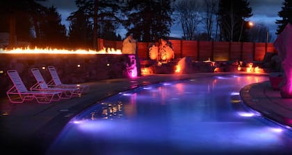 SPĂCIAL AUTOMNE! - ExpĂ©rience MT Cabin unique avec bain Ă remous, ruisseau, forĂȘt, emplacement!