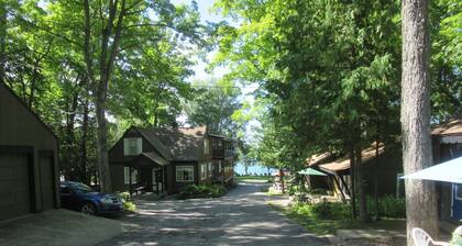 Sauberes gemütliches Door County Cottage. Waterfront Property, Kostenlose Ruderbootbenutzung + WiFi.