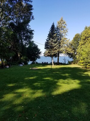 Property grounds - Clean Cozy Door County Cottage. Waterfront Property, WiFi. (Sturgeon Bay)