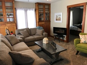 TV, fireplace, DVD player, books