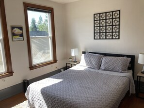 2 makuuhuonetta, silitysrauta/-lauta, vauvan matkasänky, ilmainen Wi-Fi