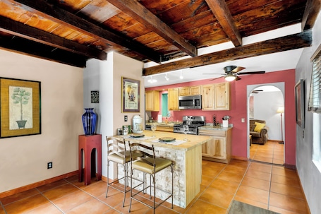 Fridge, microwave, oven, stovetop. “La Casita Encantada” All the Charm & all the Amenties for a Long or Short Stay!