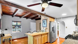 Coffee/tea maker, fridge, microwave, oven - “La Casita Encantada” All the Charm & all the Amenties for a Long or Short Stay! (Tucson)