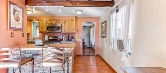 ¡Preciosa escapada de vacaciones cortas o largas completamente remodeladas en el suroeste!