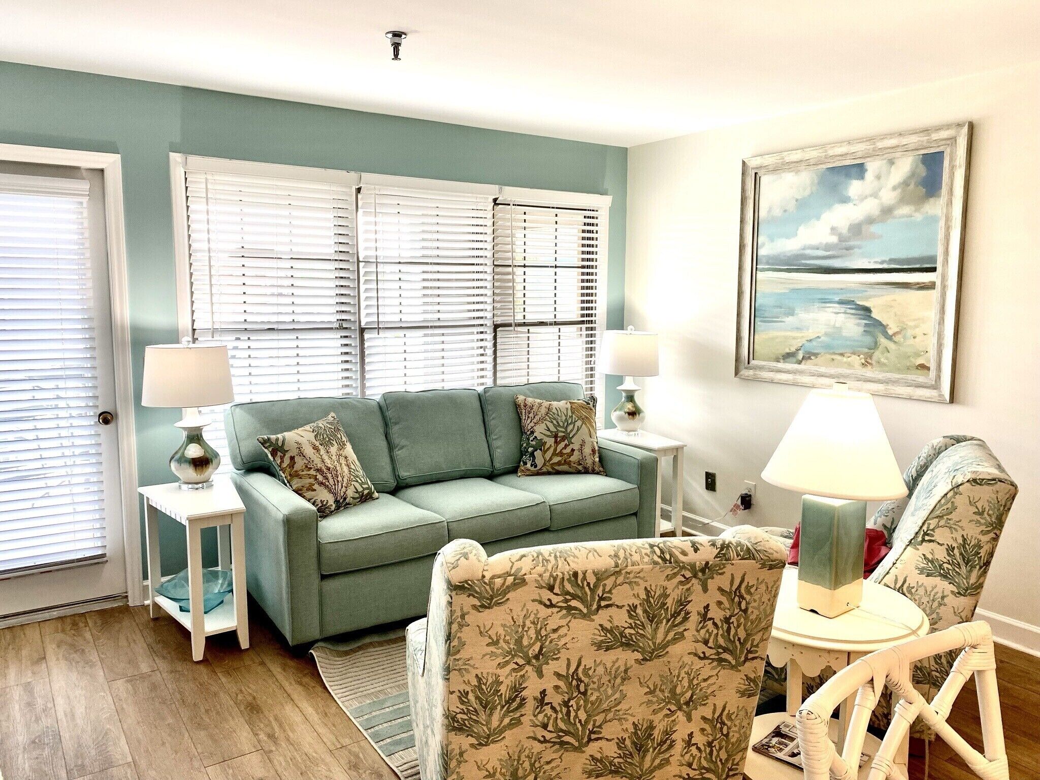 Stay in the heart of downtown Manteo w/ easy access to the shops and waterfront.