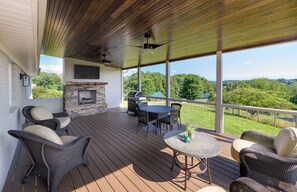 Outdoor dining -  Asheville Farmhouse Rental - Hot Tub - Mountain Views - Near Biltmore- 40 Acres (Leicester)