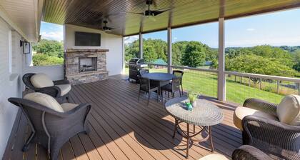 Asheville Farmhouse Rental - Hot Tub - Mountain Views - Near Biltmore- 40 Acres