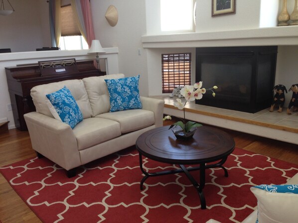 Flat-screen TV, fireplace, DVD player