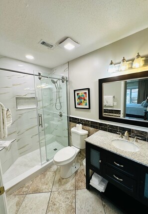Combined shower/tub, towels, soap, toilet paper