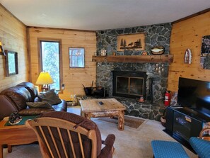 TV, fireplace, DVD player, stereo - Red Feather | PVT Hot Tub | 4 BR/3BA | Pool Table (Breckenridge)