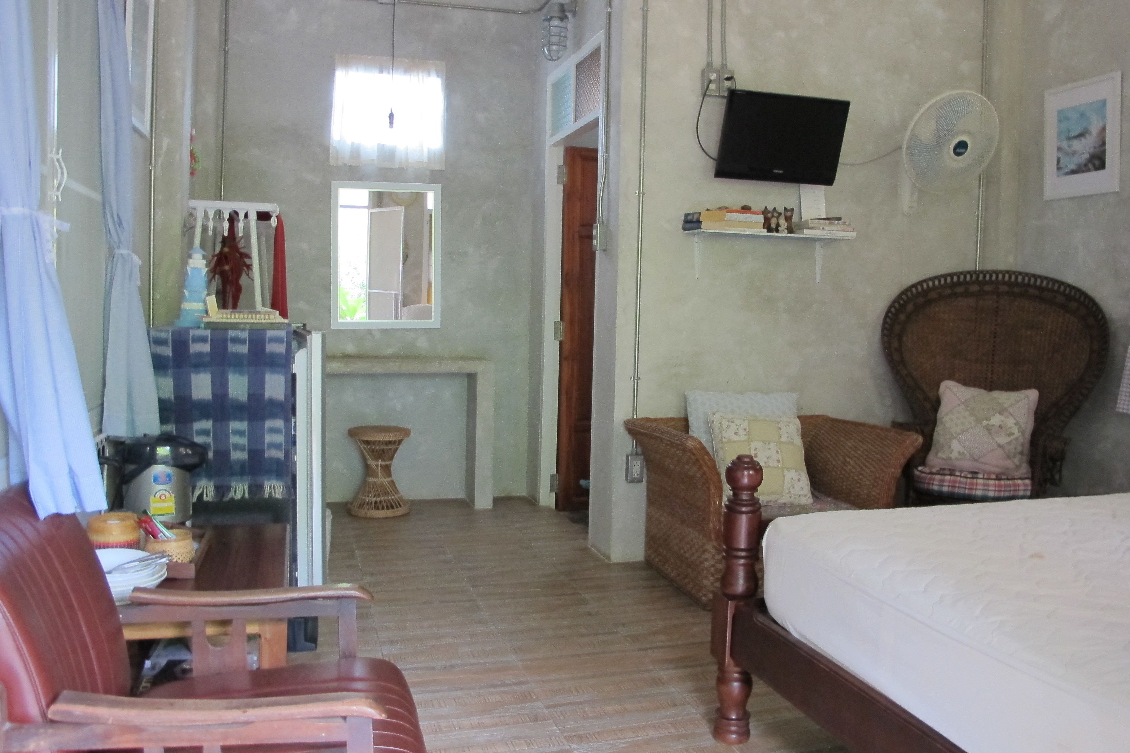 standard double room | living area | flat-screen tv