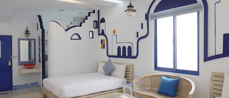 Escritorio, cortinas blackout y wifi gratis