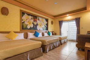 Kamar, balkon (6-Person) | Meja kerja, tirai kedap cahaya, dan Wi-Fi gratis