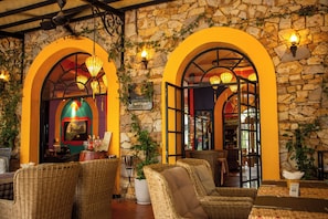 Restaurant - Victory Road Villas (Bo Trach)