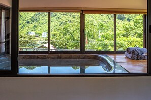 Deluxe Penthouse, 3 Bedrooms, Jetted Tub, River View | Bathroom | Combined shower/tub, free toiletries, hair dryer, bathrobes - Victory Road Villas (Bo Trach)