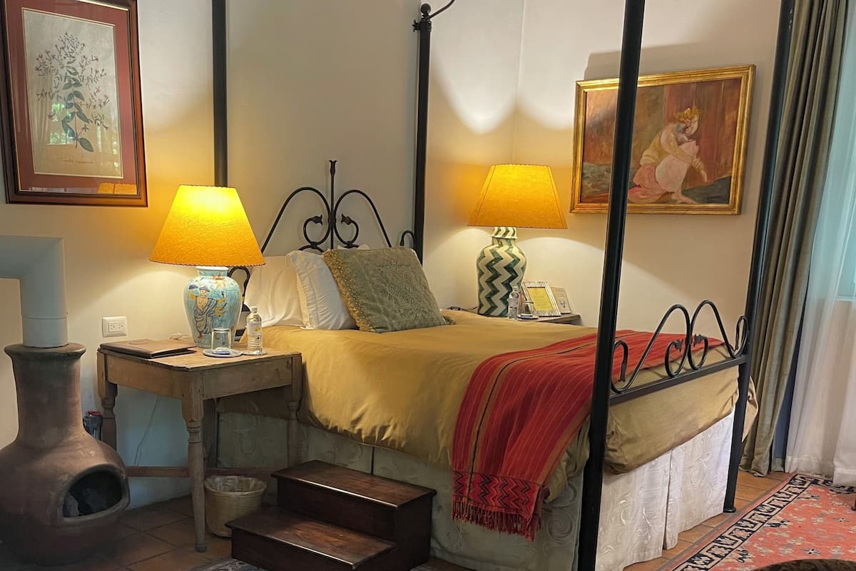 Luxury Room, 1 Queen Bed | Premium bedding, in-room safe, individually decorated