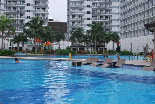 حمّام سباحة خارجي