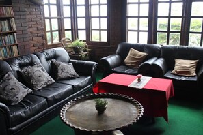Interior - Niva Niwa Lodge (Baluwapati Deupur)