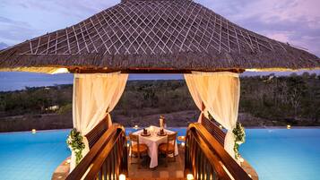 Couples’ dining