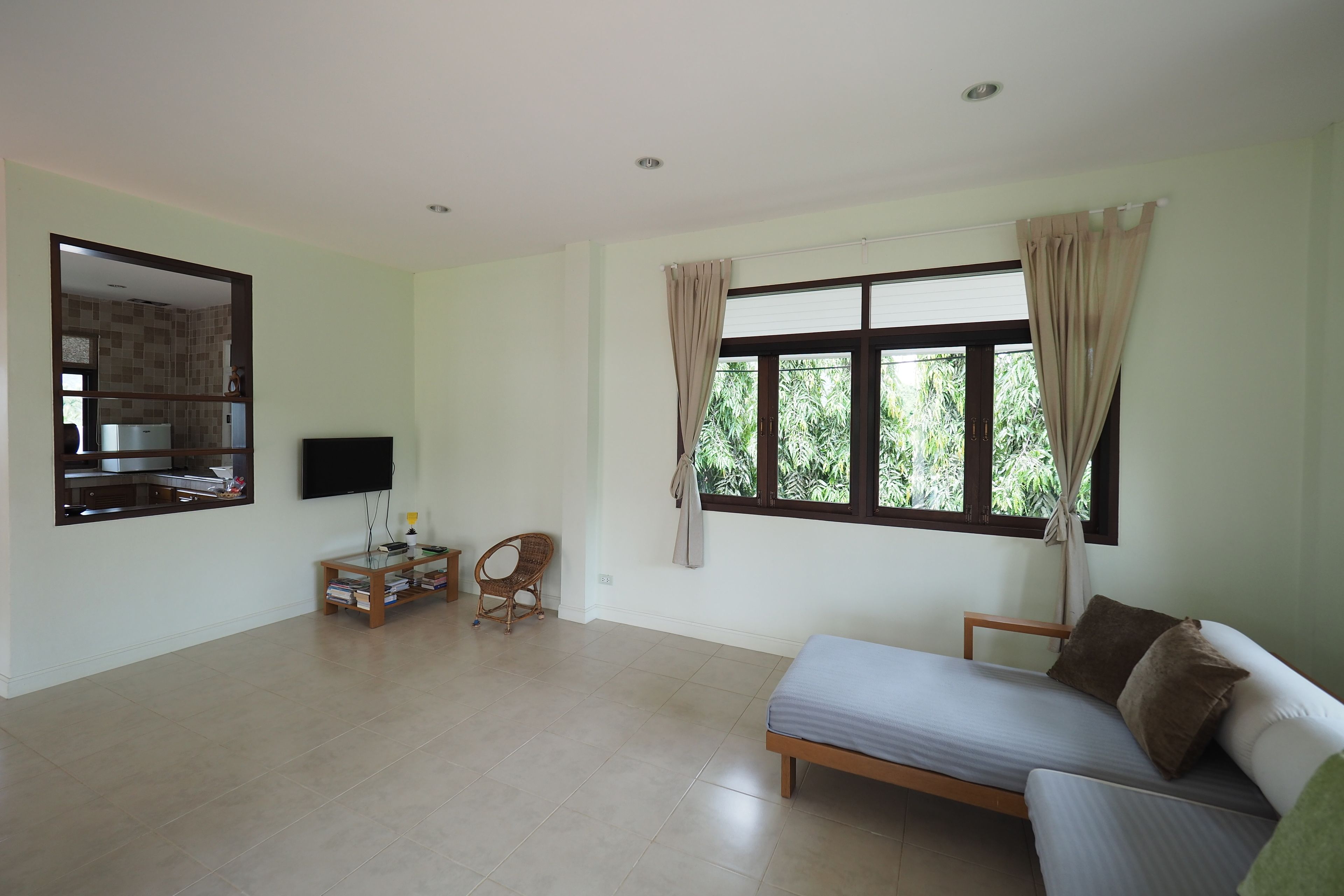 2-Bedroom House  | Living room | 32-inch flat-screen TV with cable channels, TV