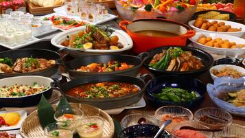 Daily buffet breakfast (JPY 1650 per person)