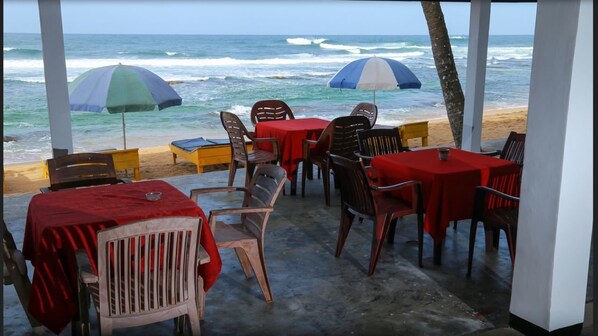 Breakfast, lunch and dinner served  - Hansa Surf Hotel (Hikkaduwa)