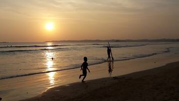 Aan het strand, wit zand