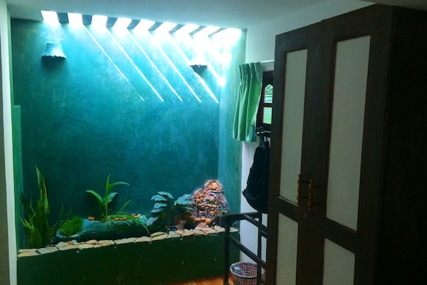 Double Room | In-room safe, iron/ironing board, free WiFi