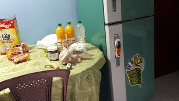 Villa, 3 chambres, accessible aux personnes à mobilité réduite, vue jardin | Cuisine partagée | Réfrigérateur, lave-vaisselle, grille-pain, blender