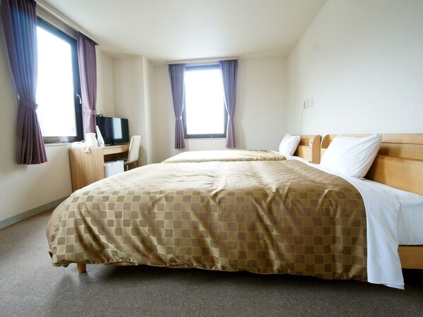 Twin Room, Non Smoking | Desk, iron/ironing board, free WiFi, bed sheets - Hotel Trend Iwakuni (Iwakuni)