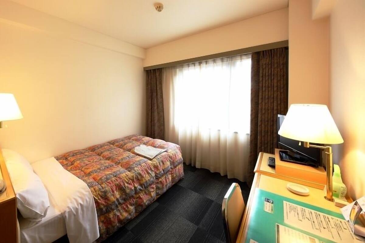 Down comforters, desk, blackout drapes, WiFi (free)