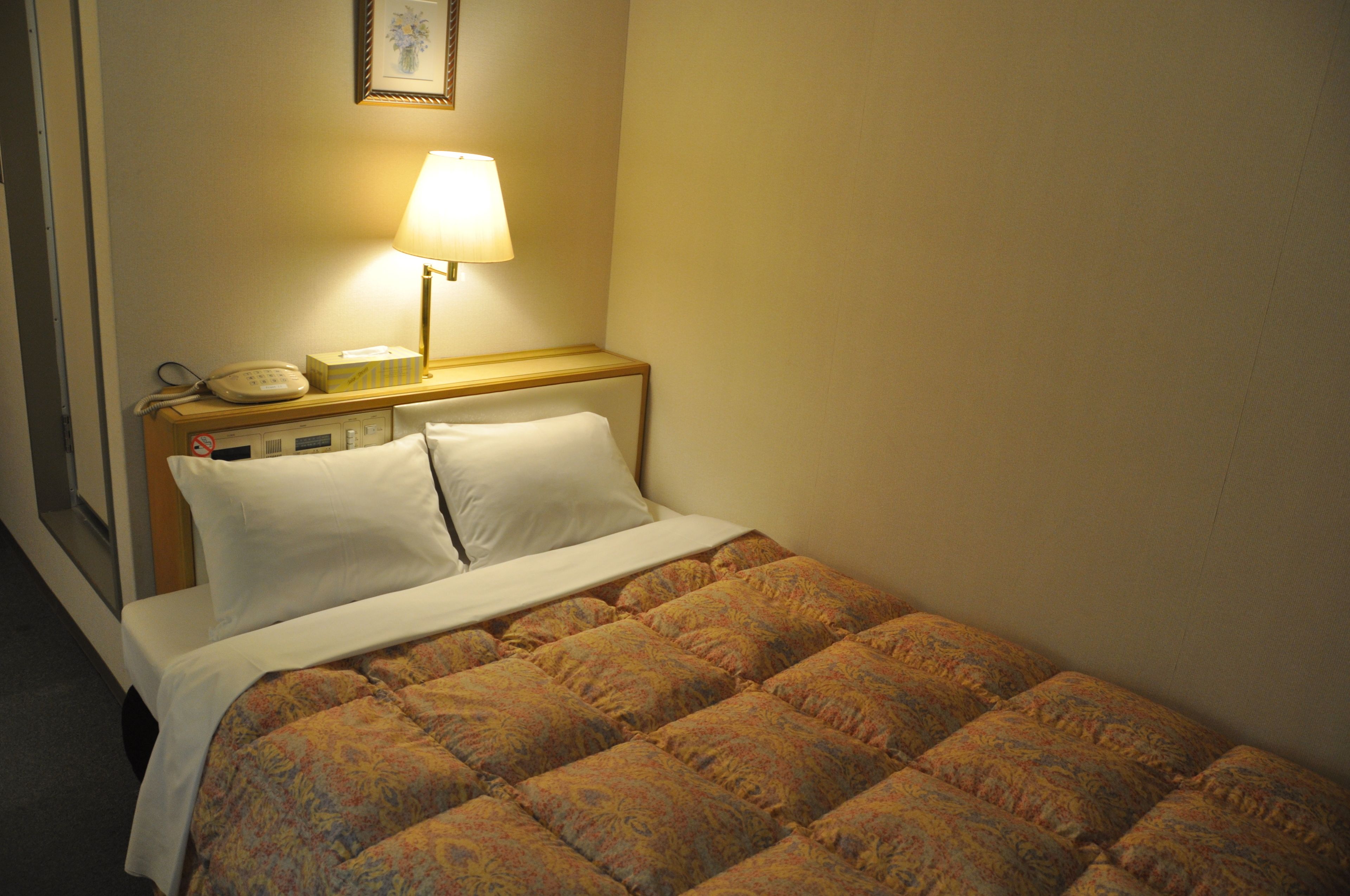 1 bedroom, desk, free wifi, bed sheets