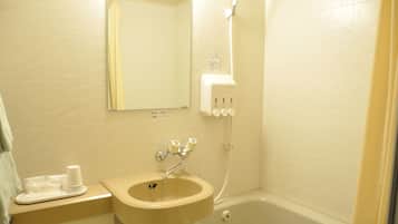 Duschwanne, kostenlose Toilettenartikel, Haartrockner, Hausschuhe