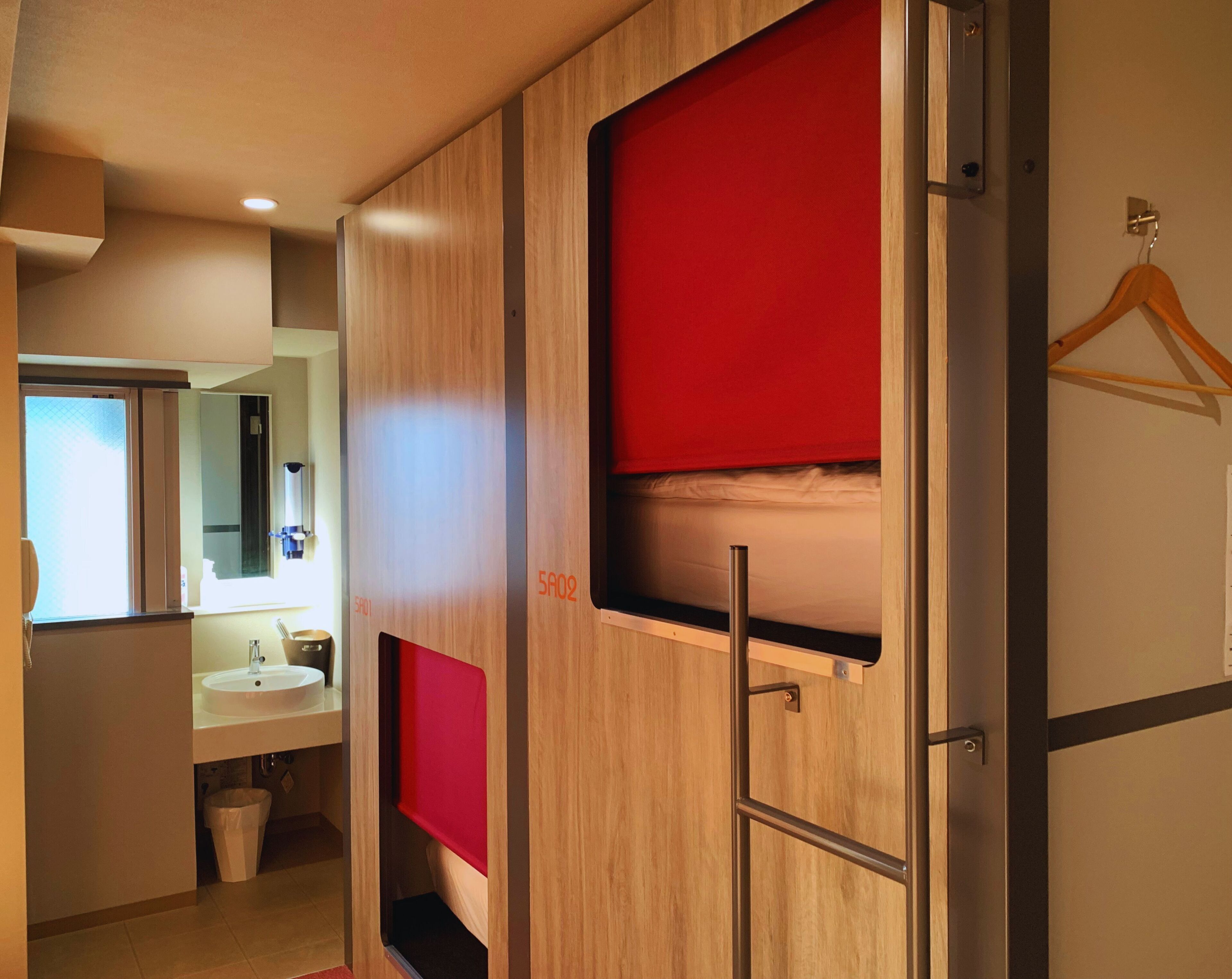 Quarto duplo | Cofres nos quartos, cortinas blackout, Wi-Fi de cortesia, roupa de cama