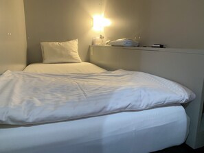 舒適共用宿舍, 僅限女士, 非吸煙房 | 房內夾萬、遮光窗簾/窗簾、免費 Wi-Fi、床單