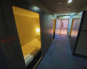 客房內保險箱、遮光布/窗簾、免費無線上網、床單