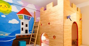 Gallery-Doppelzimmer, 1 Queen-Bett, Stadtblick | 1 Schlafzimmer, Verdunkelungsvorhänge, kostenloses WLAN, Bettwäsche