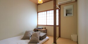 Kenrokuen Room for 2 person (Shared Bathroom) | In-room safe, iron/ironing board, free WiFi, bed sheets
