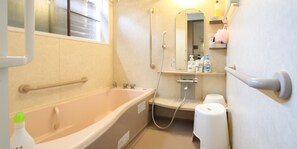 Ducha, artículos de tocador gratuitos, secador de pelo, bidet