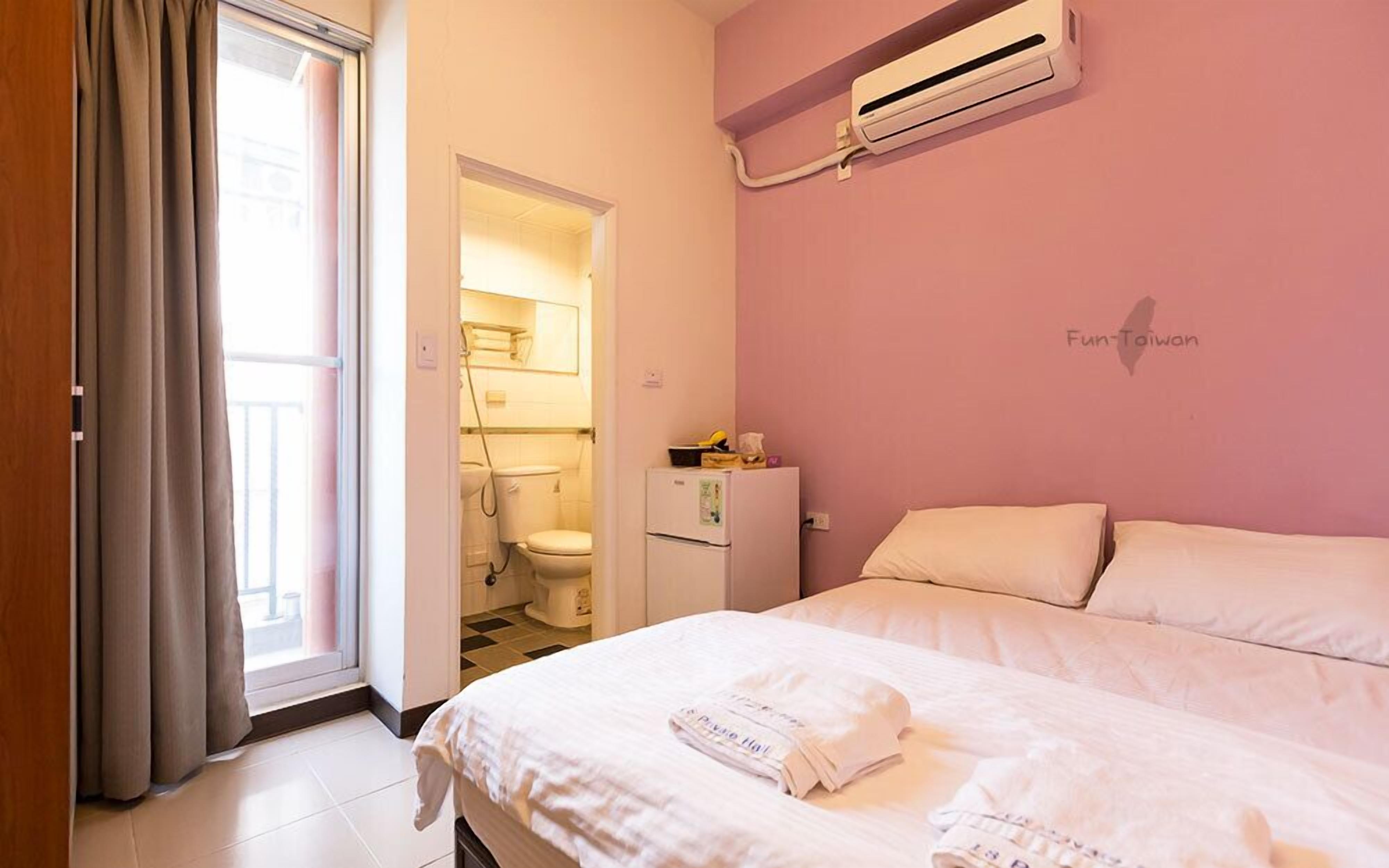 标准双人房 | 办公桌、免费 WiFi