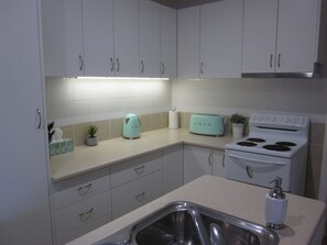 Cottage, 2 Bedrooms | Private kitchen | Full-size fridge, microwave, oven, stovetop - Beachside Cottage at Blacksmiths (Blacksmiths)