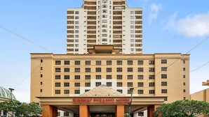 A multi-story hotel with a prominent entrance and a large sign reading "SUNWAY PYRAMID HOTEL". - Raintree Resort suites at Bandar Sunway (Petaling Jaya)