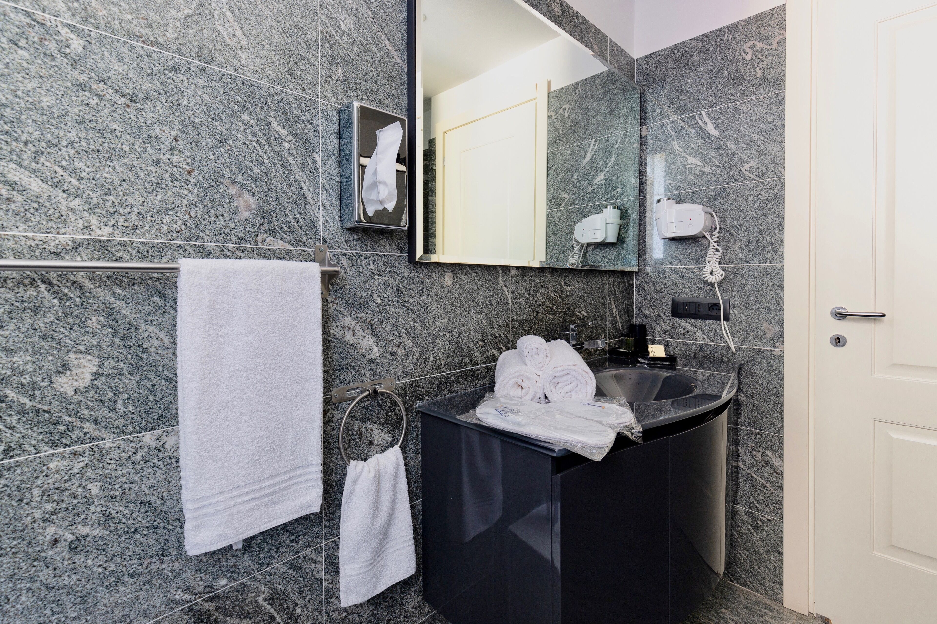 Photo - Aiello Rooms